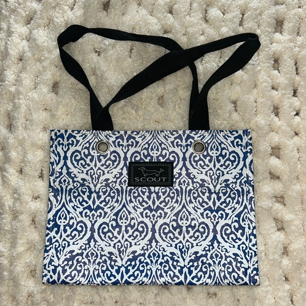Scout tote